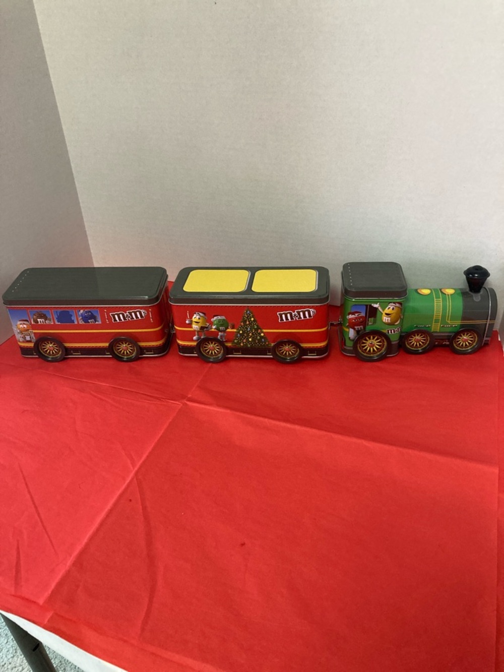M&M Tin Christmas train 3 pieces connected Mars % affiliates 2017 holiday fun